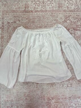 WHBM 🤍 Lace Off The Shoulder Flowy Top